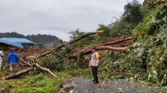 Longsor Putus Jalur Alternatif Langkat-Karo, Wisatawan Diharap Waspada