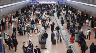 Ramainya Mudik Imlek di Stasiun Beijing Barat China