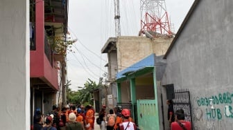 Warga Sekitar Tower Ambruk di Bekasi Diminta Menjauh, 30 KK Mengungsi