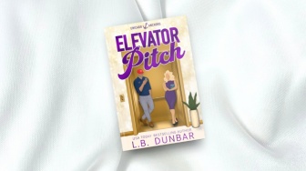 Ulasan Novel Elevator Pitch, Romansa Lucu dengan Pelatih Baseball Idaman