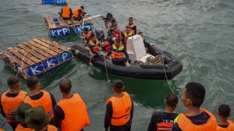 Terkendala Cuaca Buruk, Operasi Pencabutan Pagar Laut Tangerang Ditunda Sementara