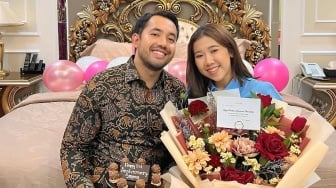 Kiky Saputri Menangis Haru Melahirkan Putri Pertama: Kok Bisa Sih Anak Aku Secantik Ini?