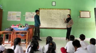 KKN Unila Gencarkan Sosialisasi Bahasa Indonesia di SDN 1 Warga Indah Jaya