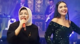 Postingan Perdana Denada usai Emilia Contessa Meninggal: Ibuku...