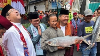 Seru! Pramono Anung dan Pj Gubernur DKI Adu Tawar Lelang Bandeng Jumbo di Festival Rawa Belong