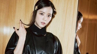 Pesona Jisoo BLACKPINK di Peragaan Busana Haute Couture Dior: Gaya Elegan dengan Sentuhan Centil yang Tak Biasa