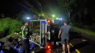 Ribuan Durian Ludes Dijarah Warga Saat Kecelakaan Pikap di Way Kanan