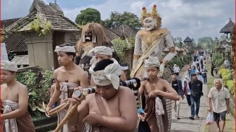 Desa Penglipuran Sambut Imlek 2025 dengan Tarian Barong Landung