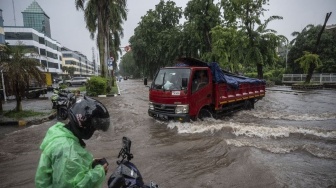 Transjakarta Rekayasa Rute Terkait Banjir yang Melanda Sebagian Jakarta