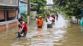 Banjir Masih Rendam 11 RT dan 4 Ruas Jalan di Jakarta, Ketinggian Air Ada yang Capai 1 Meter