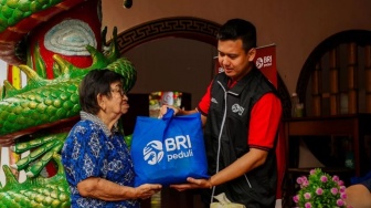 Sambut Imlek dengan Gembira, BRI Peduli Salurkan Dukungan di Kelenteng Tjo Su Bio