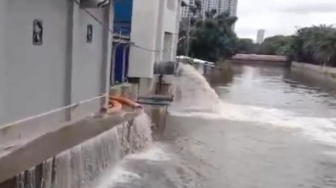 Pemkot Jakut Optimalkan Pompa Stationer Atasi Banjir di Kelapa Gading