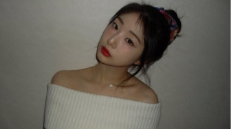 4 Inspo Daily Look ala Yeojin LOONA, Mulai OOTD Chic sampai Playful