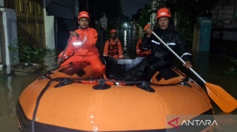 Terendam Banjir, Warga dari 3 RT di Bidara Cina Jaktim Mengungsi