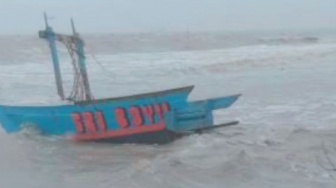 Perahu Karam Dihantam Ombak, Nelayan Asal Karawang Meninggal Dunia