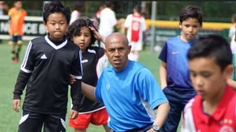 Simon Tahamata ke Media Belanda: Ini Halaman Gelap yang Lebih Baik Ditinggalkan