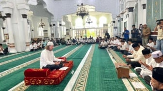 Momen WN Australia Masuk Islam di Jumat Berkah, Ganti Nama Jadi Muhammad Wildan