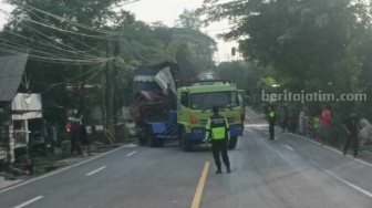 Truk Tronton Totolan di Jalur Tengkorak Bojonegoro-Babad