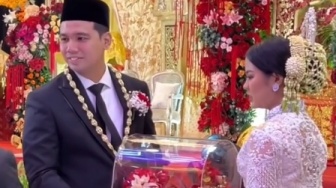 Frans Faisal Nikah dengan Mahar 10 Gram Emas dan Uang Rp50 Juta, Seserahannya Mewah