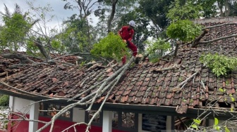 Pembangunan Ruang Kelas SDN Sukasari yang Rusak Tertimpa Pohon Dipastikan Tuntas dalam Dua Pekan