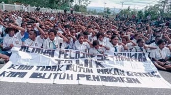 Geger di Yahukimo! Ratusan Pelajar Turun ke Jalan Tolak Program Makan Bergizi Gratis