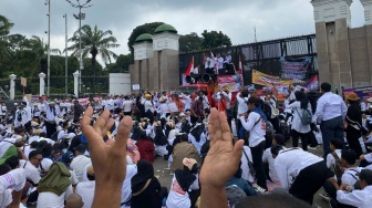 Demo Geruduk DPR, Tuntutan Ribuan Tenaga Honorer: P3K Penuh Waktu Harga Mati!