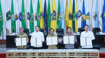 Mendagri Tanda Tangani Kerja Sama Pengawasan Penyelenggaraan Perizinan di Daerah