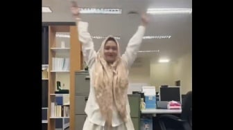 Resmi Dipecat PT Timah usai Hina Pegawai Honorer, Gelagat Weni saat Joget TikTok Dicurigai Netizen: Coba Dites Urine!