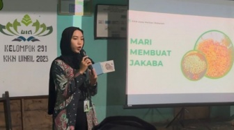 KKN Unila Beri Solusi Pertanian Berkelanjutan, Olah Dedak Padi Jadi Pupuk Jakaba