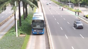 Viral Mobil Pelat RI 24 Masuk Jalur Busway, Begini Tanggapan Transjakarta