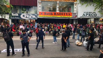 Tuntut Jaminan Hidup, Pedagang Teras Malioboro 2 Nekat Jualan di Selasar Malioboro