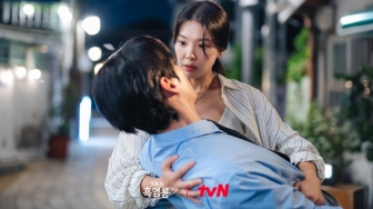 Jelang Tayang, Drama Korea My Dearest Nemesis Rilis Potongan Gambar Romantis!