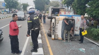 Truk Box Terguling Usai Senggol Pejalan Kaki di Ring Road Sleman, Begini Kronologinya