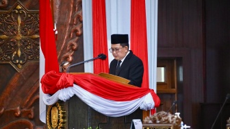 Sidang Paripurna DPRD Jatim, Pj. Gubernur Adhy: Strategi Tarik PAD dari JGU dan Jamkrida Usai Berubah Jadi Perseroda