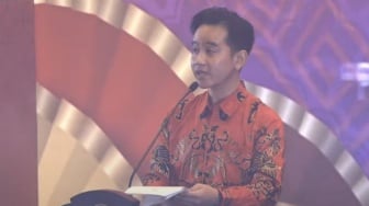 'Jangan Berlebihan' Jadi Nasihat Jokowi Buat Gibran: Wapres Cuma Pembantu Presiden