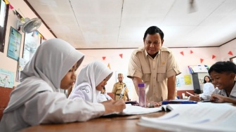 Prabowo Mendadak Blusukan ke Sekolah di Bogor Tinjau MBG, Siswa Histeris