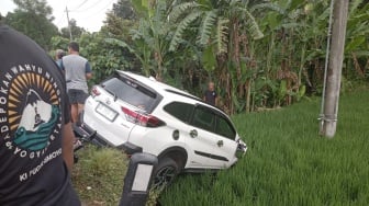 Tiba-tiba Oleng di Jalan Selomartani Kalasan, Mobil Tabrak Tiga Pemotor