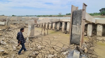 Duh! Proyek Tebing Penahan Sungai Bengawan Solo Senilai Rp40 Miliar di Bojonegoro Ambles