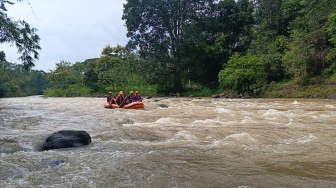 Ibu Mencuci, Balita Hanyut: Harapan Mencari Nur Latifah di Sungai Umpu Way Kanan