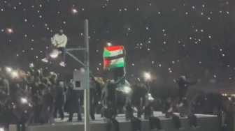 Diblacklist Seumur Hidup! Kibarkan Bendera Palestina dan Sudan di Super Bowl, Pengunjuk Rasa Dihukum Berat