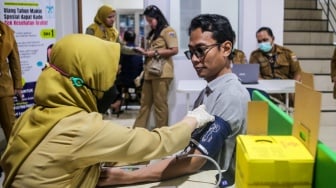 Warga menjalani pemeriksaan kesehatan gratis di Puskesmas Mampang Prapatan, Jakarta, Selasa (11/2/2025). [Suara.com/Alfian Winanto]