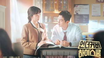 Seo Kang Joon Jatuh Cinta dengan Gurunya di Drama Undercover High School