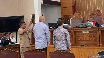 Sidang Praperadilan Hasto Memanas! KPK dan Tim Hukum Hasto Bersitegang di Meja Hakim