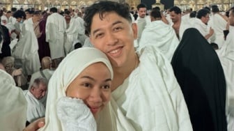 Donne Maula Ungkap Keajaiban saat Umrah, Doa Dibayar Kontan