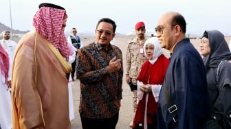 Tiba di Madinah Pakai Hijab Putih, Megawati Bakal Ziarah ke Makam Nabi Muhammad Bareng Keluarga