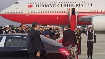 Momen Hangat Erdogan Peluk Prabowo di Halim, Tanda Kedekatan Indonesia-Turki?