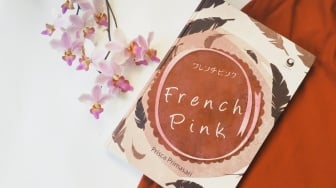 Ulasan Novel French Pink, Menjelajahi Dunia Warna-warni yang Misterius