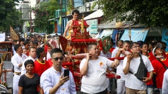 Suasana pawai perayaan Cap Go Meh di Pancoran Chinatown, Glodok, Jakarta Barat, Rabu (13/2/2025). [Suara.com/Alfian Winanto]