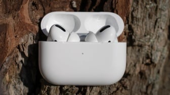 10 Cara Simpel Bersihkan AirPods dan Waktu Perawatannya