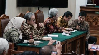 Suasana jalannya sidang putusan gugatan praperadilan yang diajukan Sekjen PDIP Hasto Kristiyanto di Pengadilan Negeri Jakarta Selatan, Kamis (13/2/2025). [Suara.com/Alfian Winanto]